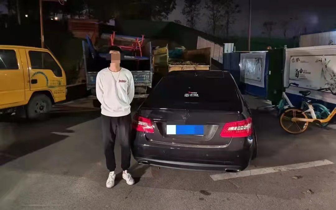 男子駕駛經(jīng)過改裝的小車參加聚會,被當場查獲。通訊員供圖